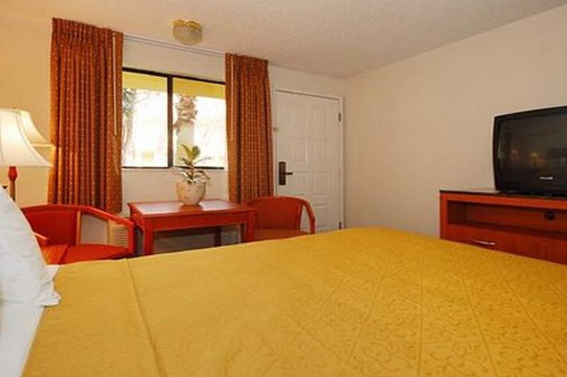 Quality Inn & Suites Bakersfield Exterior photo