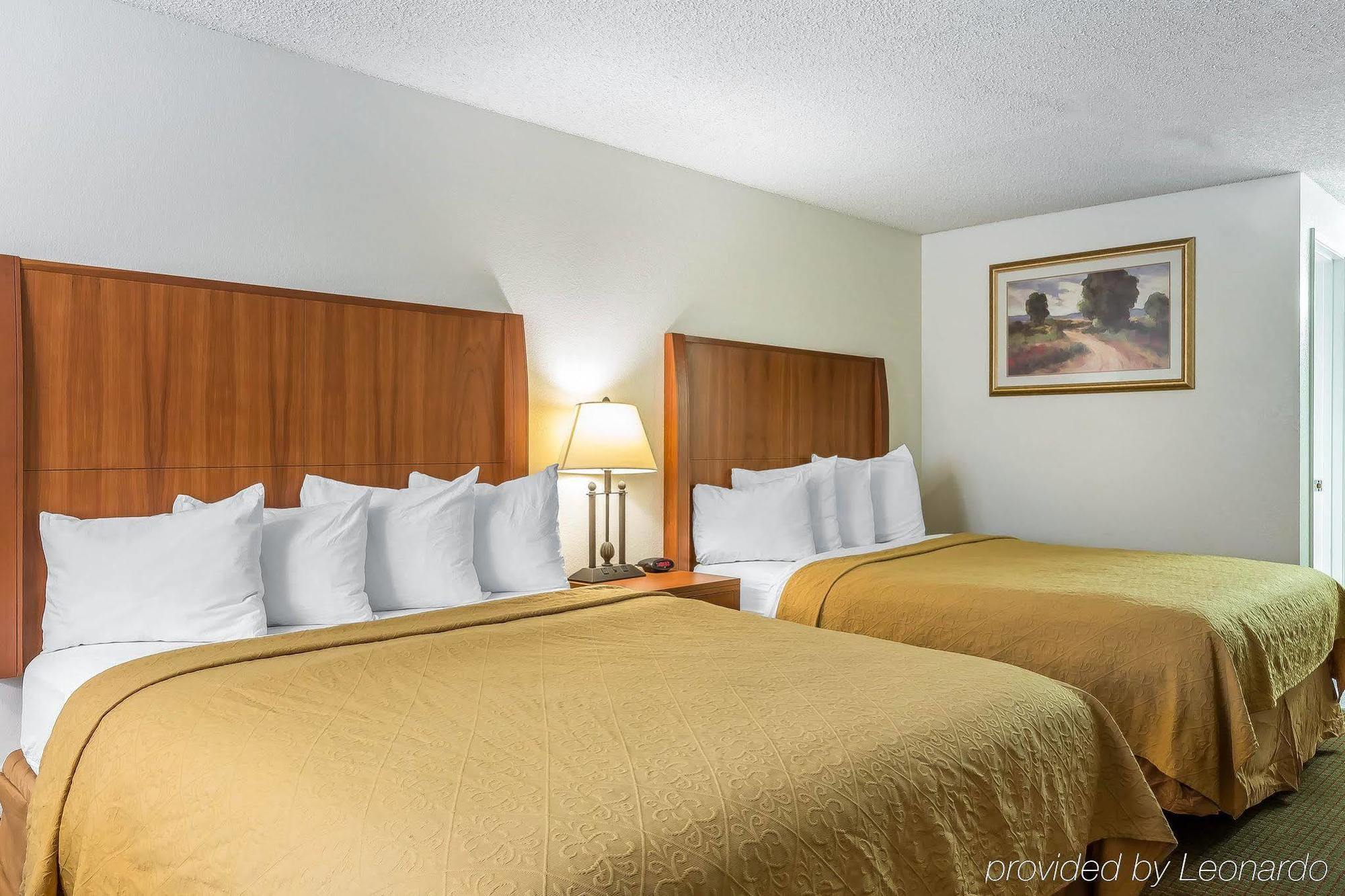 Quality Inn & Suites Bakersfield Exterior photo