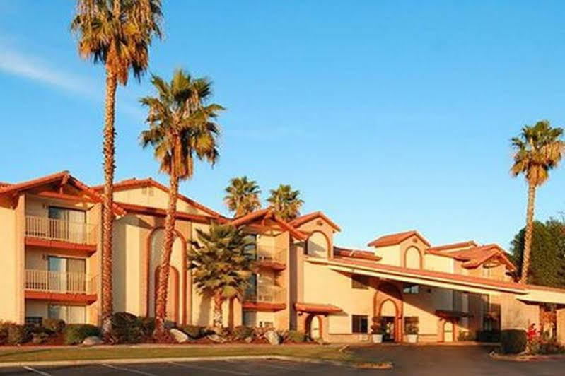 Quality Inn & Suites Bakersfield Exterior photo