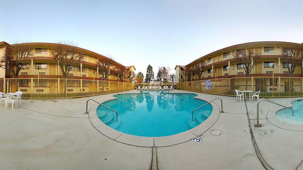 Quality Inn & Suites Bakersfield Exterior photo