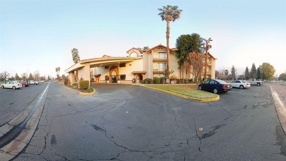 Quality Inn & Suites Bakersfield Exterior photo